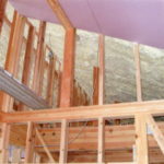 屋根裏も吹付断熱材